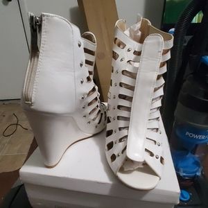 Gladiator caged edges